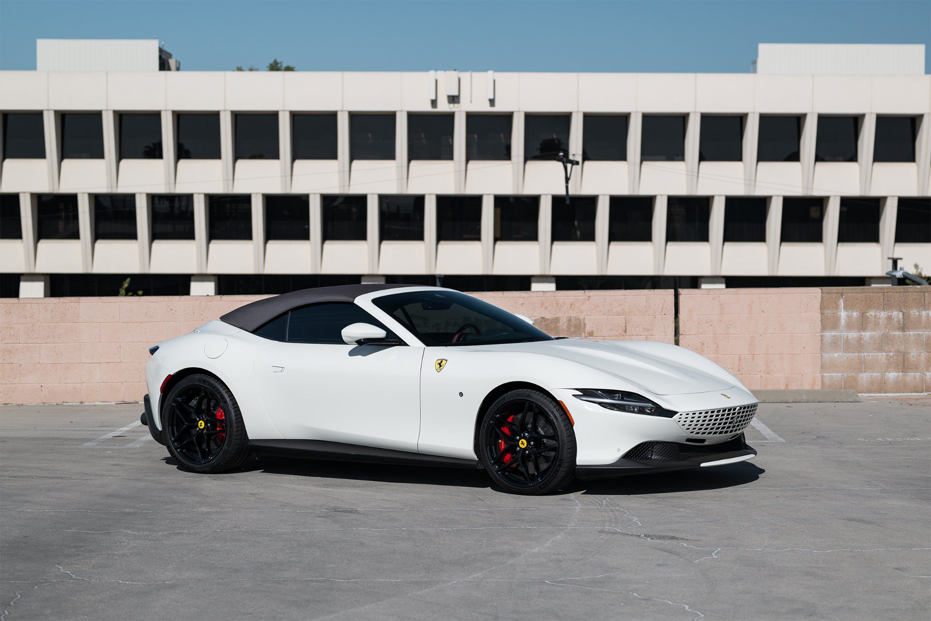 Used 2025 Ferrari Roma Spider RWD image 27