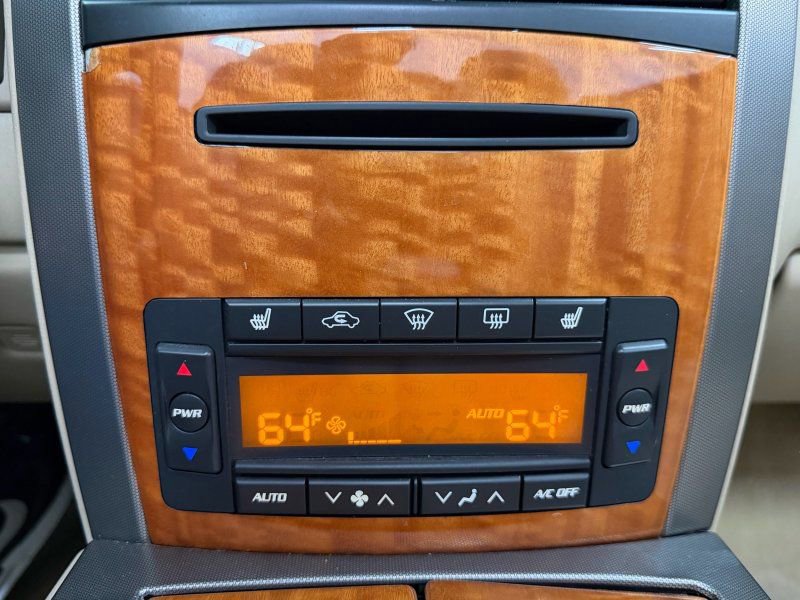 Used 2008 Cadillac XLR RWD image 29