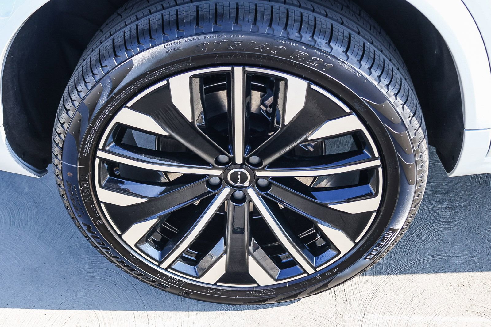 New 2026 Volvo XC90 B6 Ultra w/ Protection Package image 13