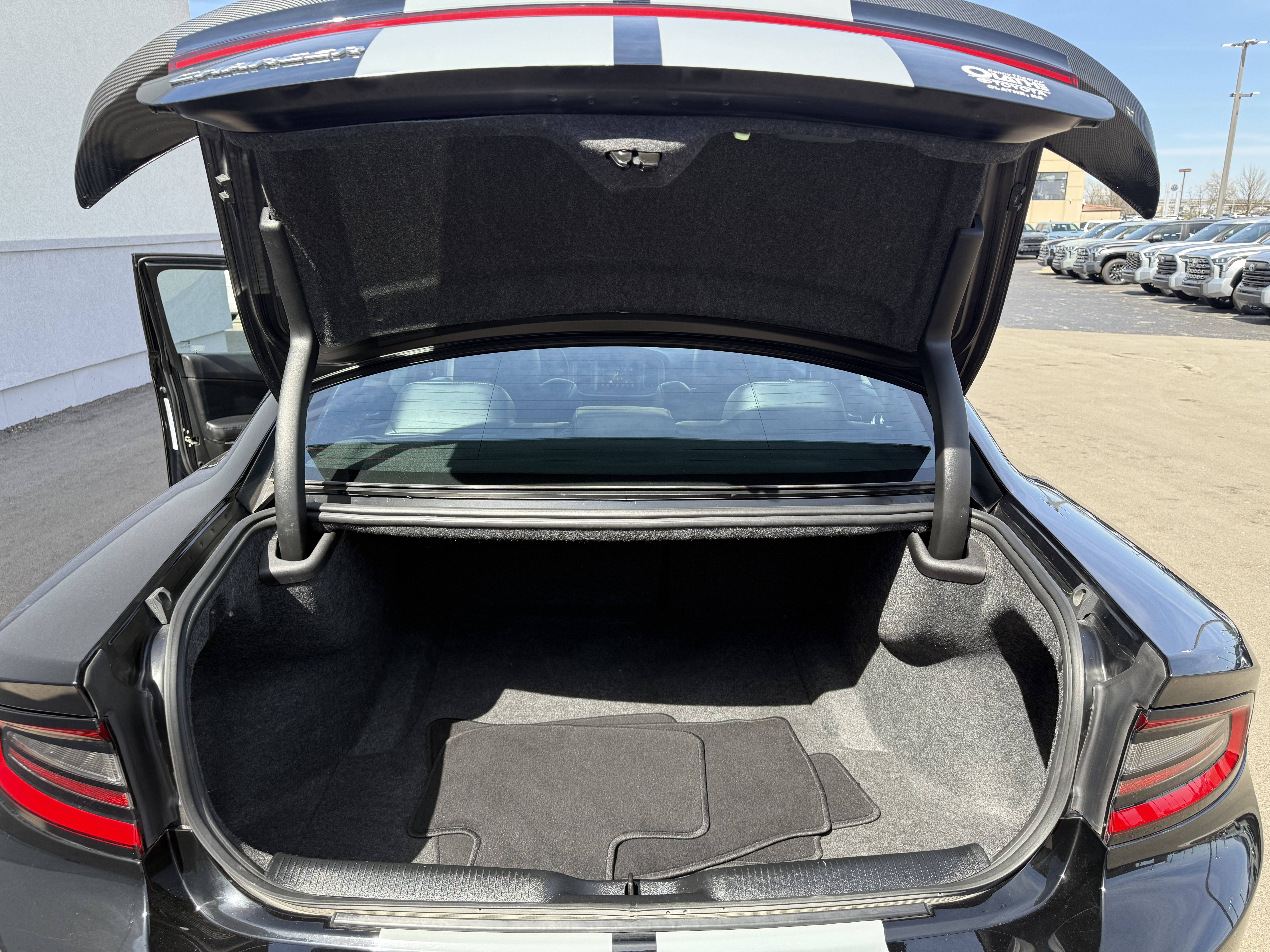 Used 2022 Dodge Charger SXT w/ Leather Interior Group image 17