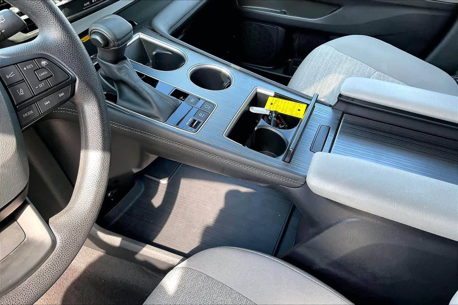 Used 2025 Toyota Sienna LE FWD image 16