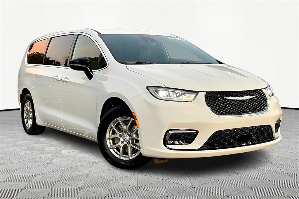 New 2026 Chrysler Pacifica Select