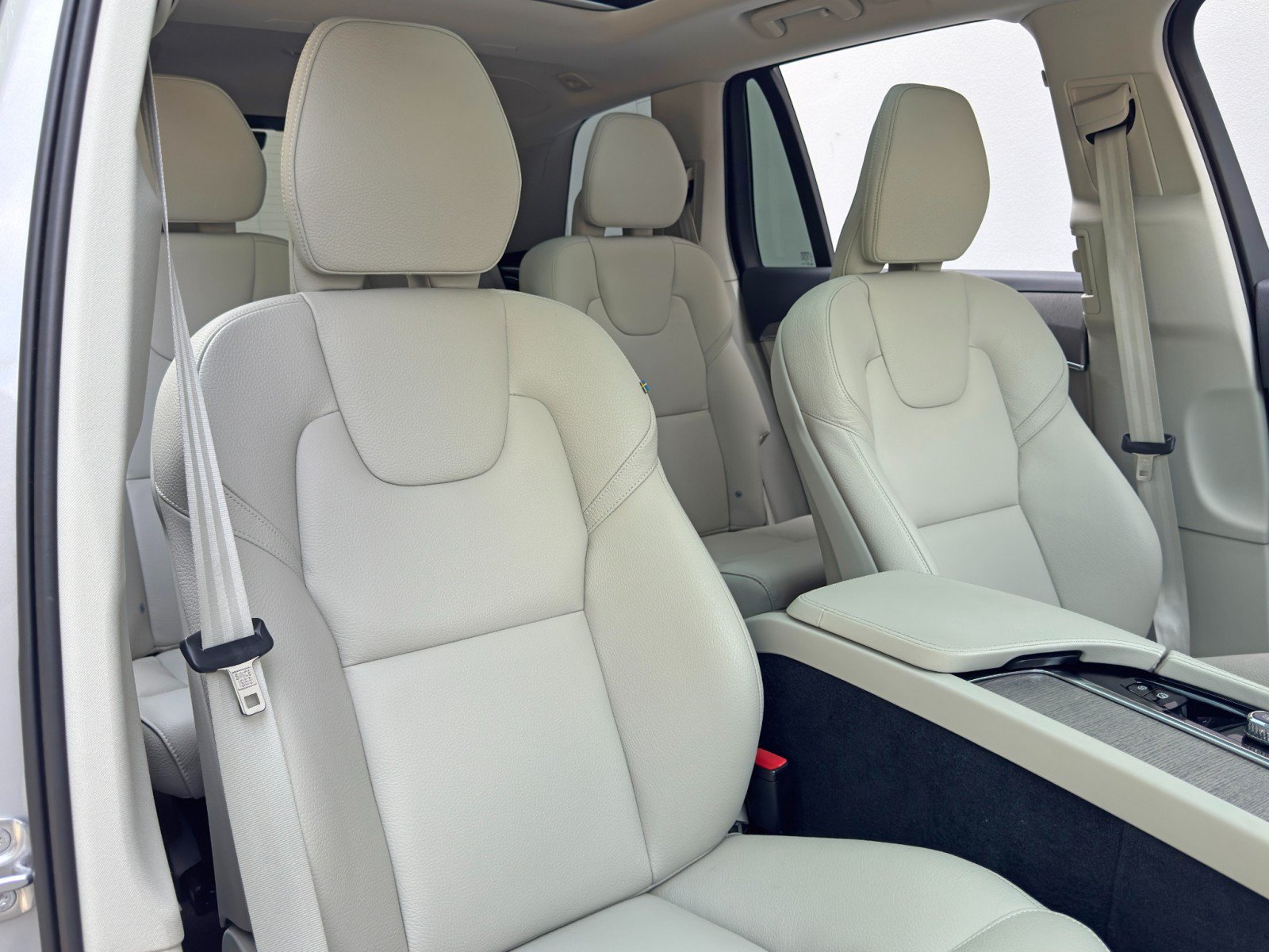Used 2025 Volvo XC90 B6 Plus AWD/4WD image 39