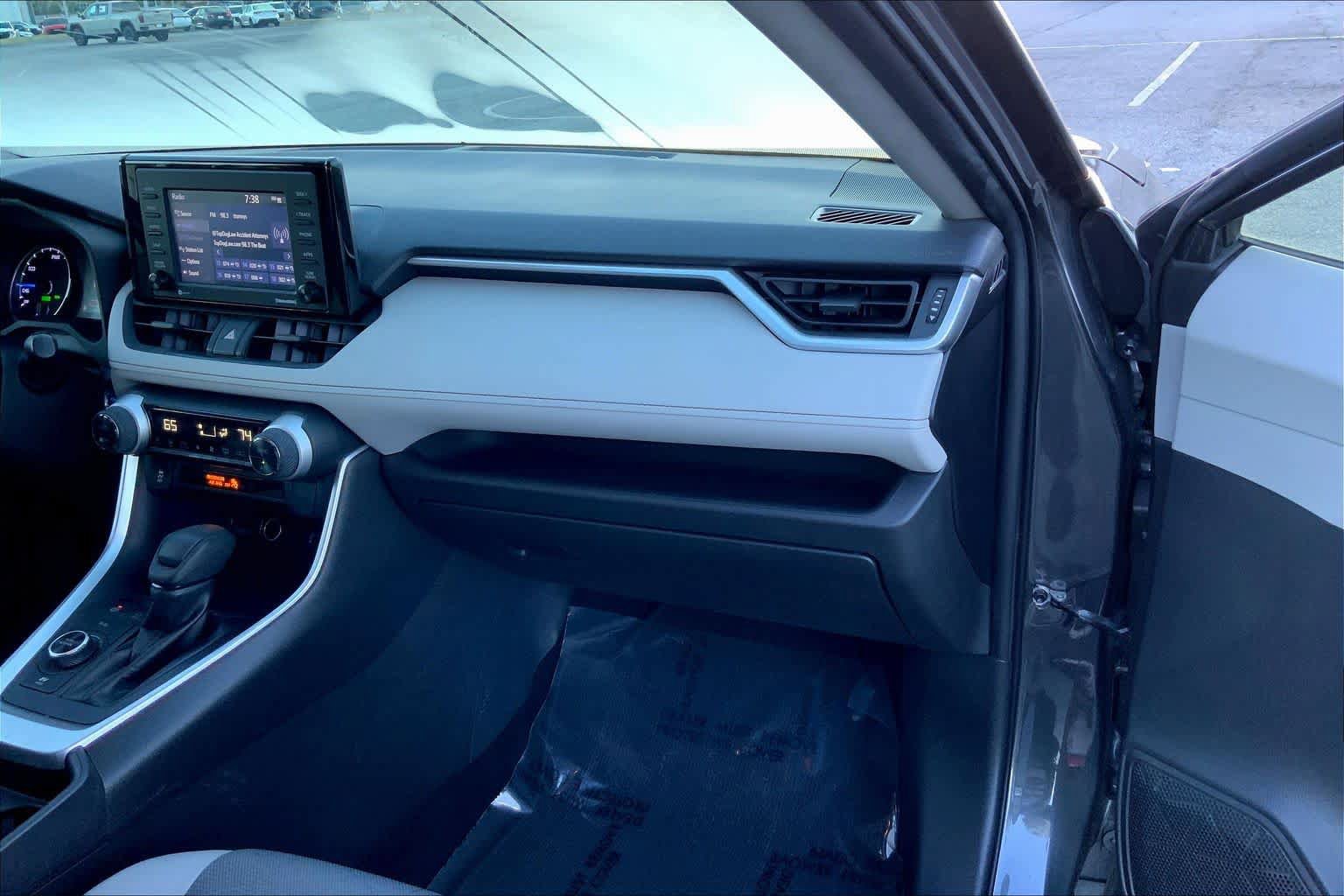 Used 2020 Toyota RAV4 XLE w/ Convenience Package image 18