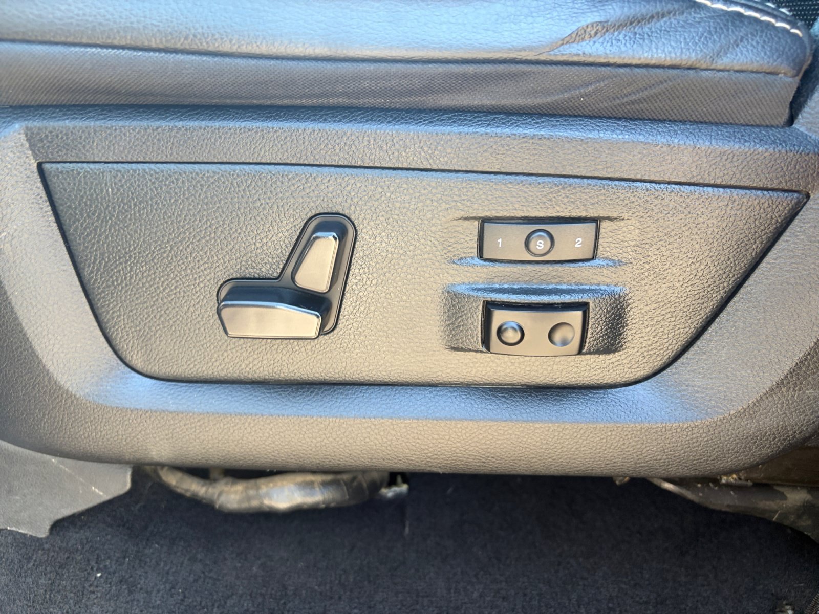 Used 2014 RAM 1500 Laramie w/ Convenience Group AWD/4WD image 14