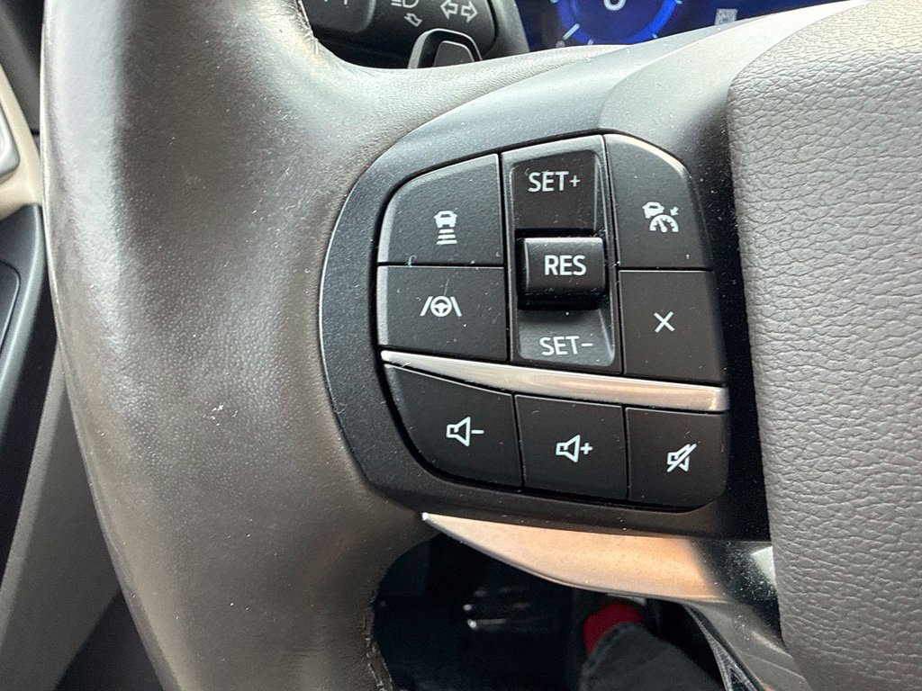 Used 2020 Ford Explorer Platinum w/ Premium Technology Package AWD/4WD image 17