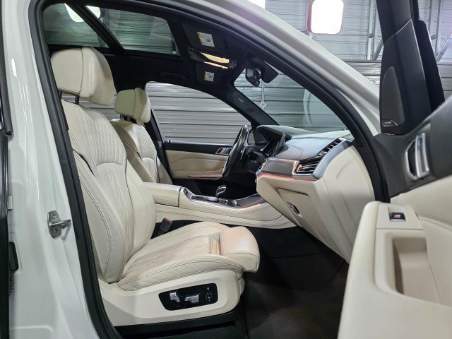 Used 2020 BMW X5 xDrive40i w/ M Sport Package image 15
