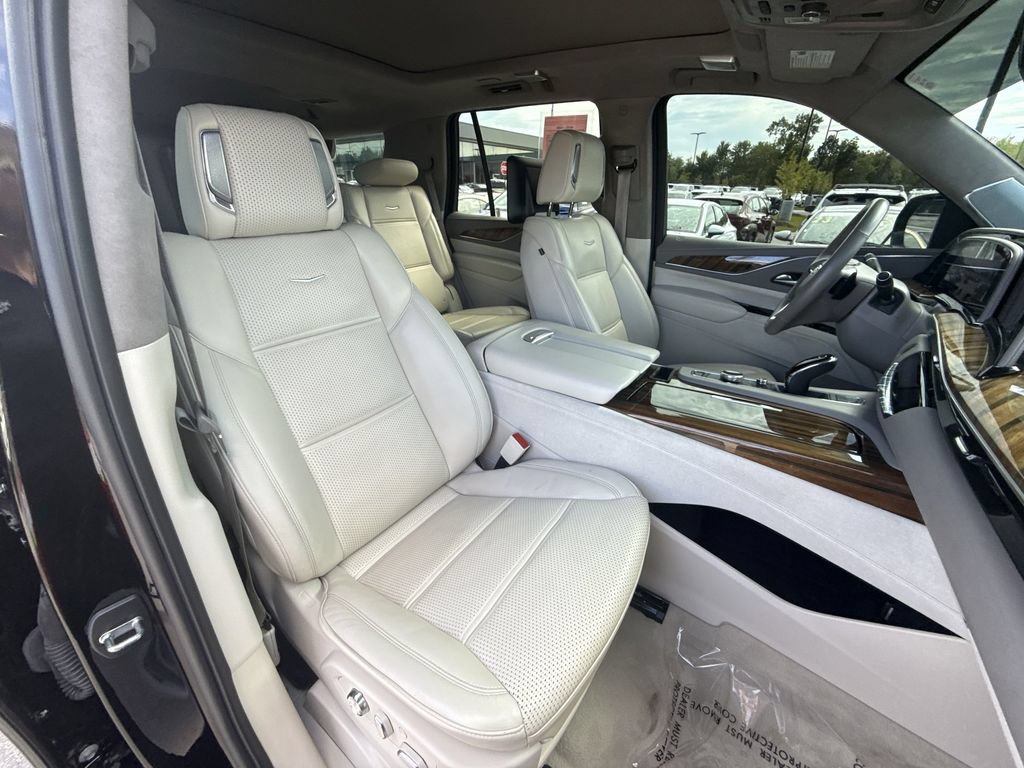Used 2023 Cadillac Escalade Sport Platinum w/ LPO, ONYX Package AWD/4WD image 25