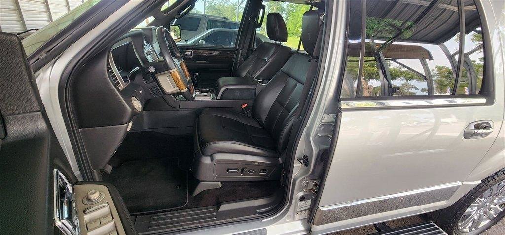 Used 2010 Lincoln Navigator L 4WD image 21