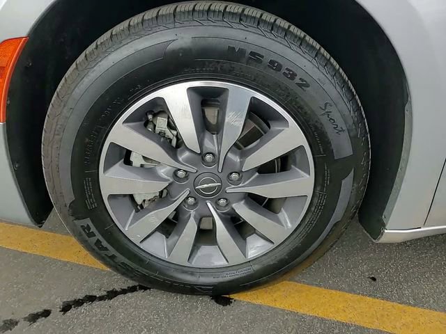 Used 2024 Chrysler Pacifica Select image 8