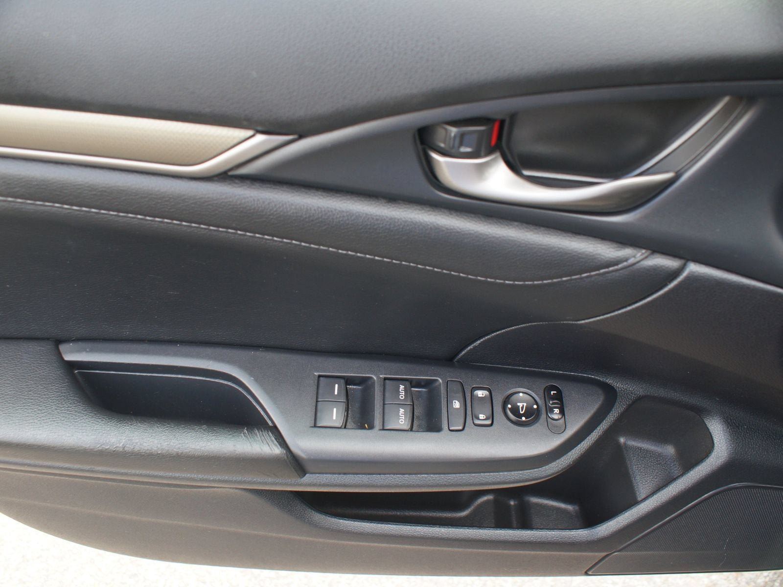 Used 2018 Honda Civic EX-L image 20
