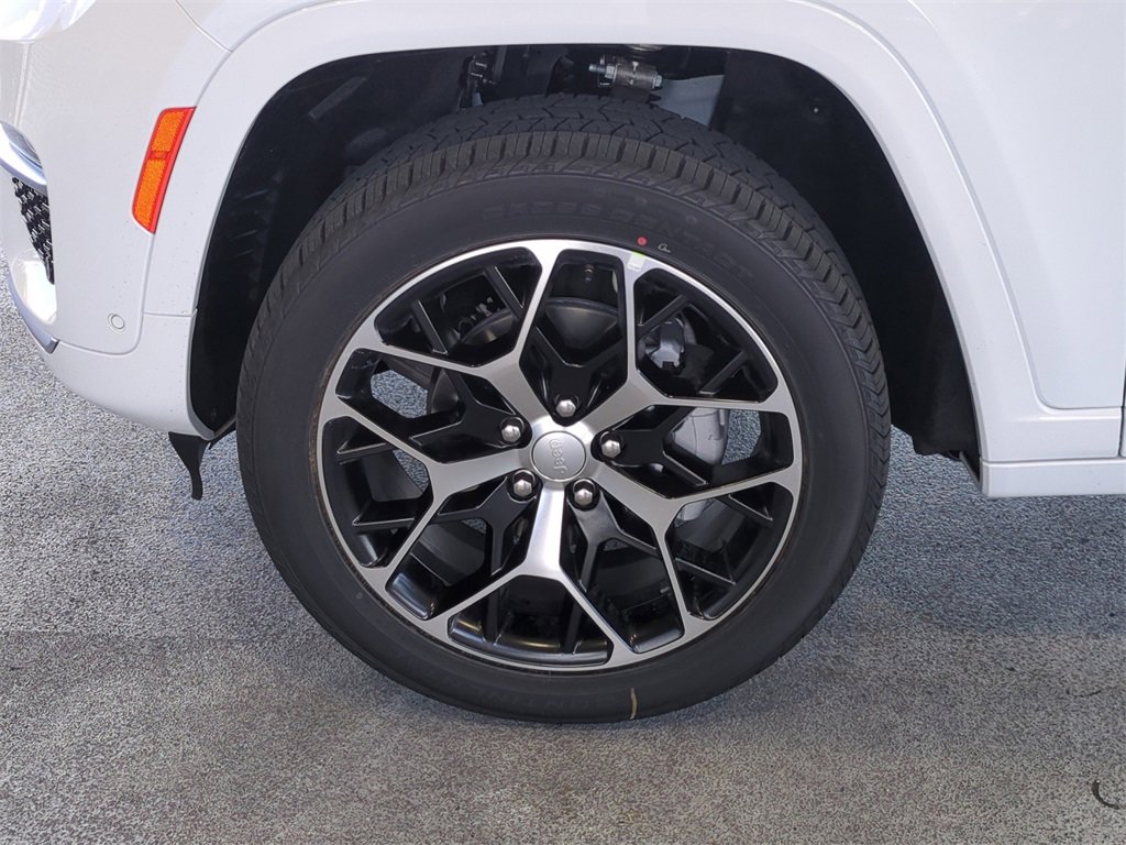 New 2025 Jeep Grand Cherokee Summit image 11
