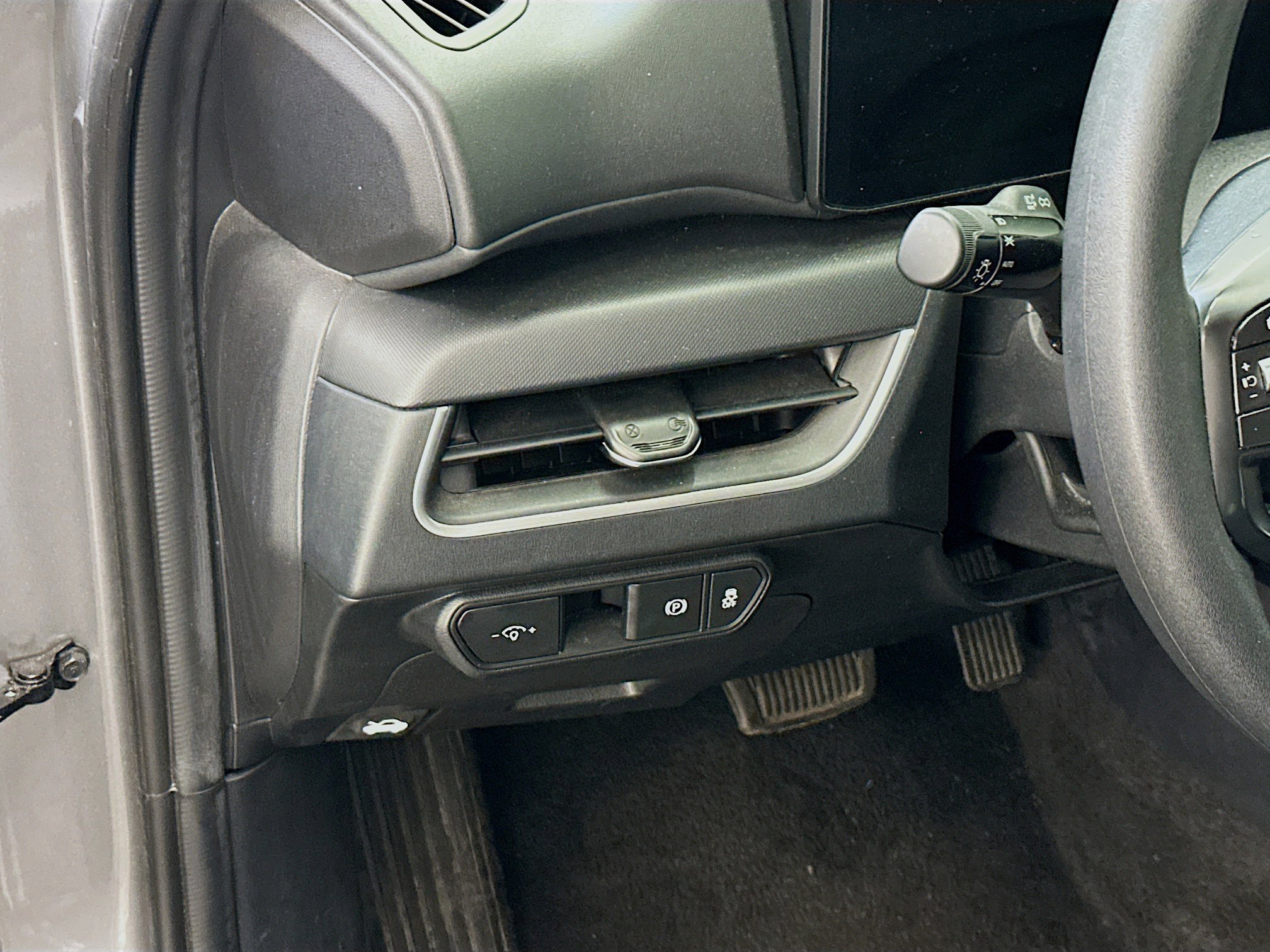 Used 2025 Kia K4 LXS image 17