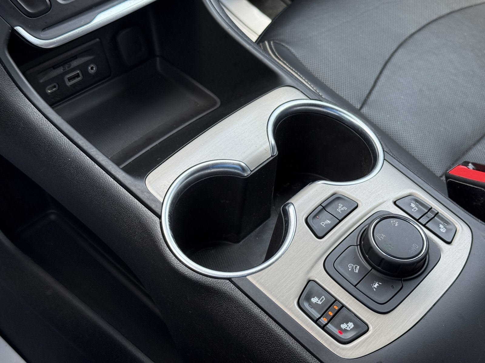 Used 2018 GMC Terrain Denali w/ Advanced Safety Package image 31