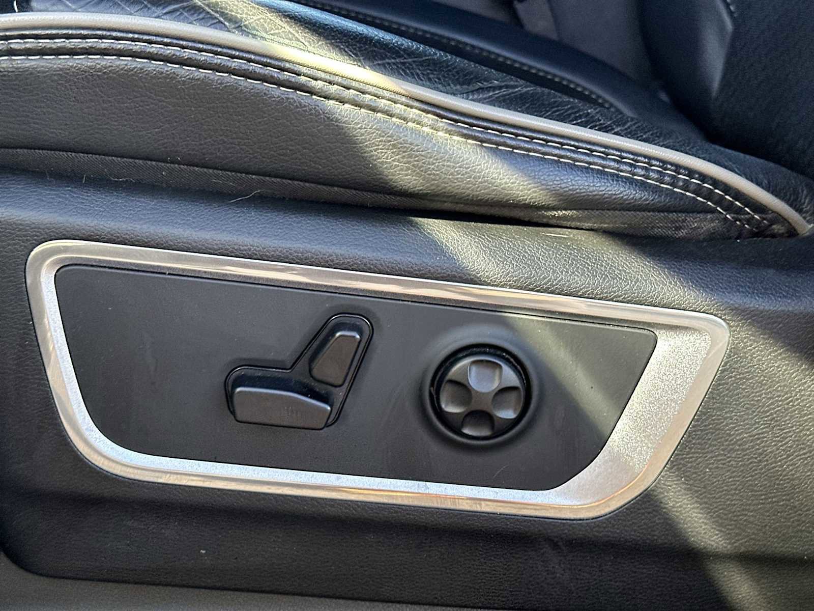 Used 2020 RAM 1500 Laramie w/ Sport Appearance Package image 14