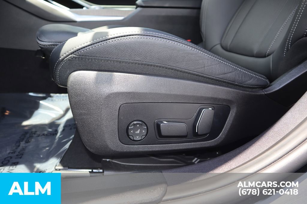 Used 2025 BMW 330i Sedan image 12