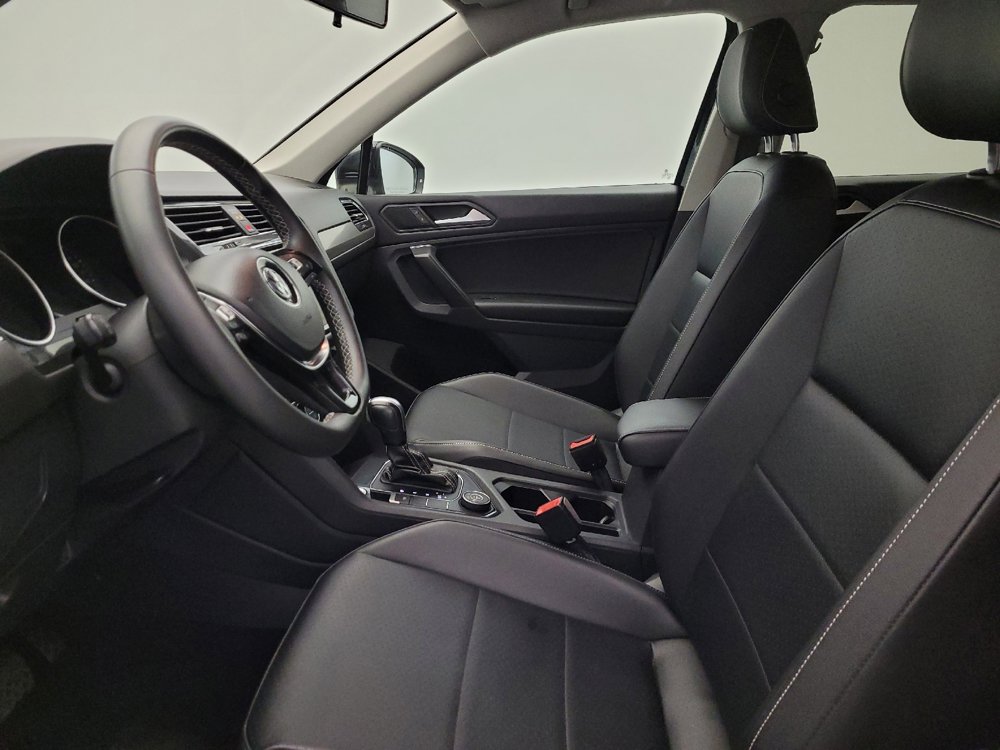 Used 2021 Volkswagen Tiguan SE image 17