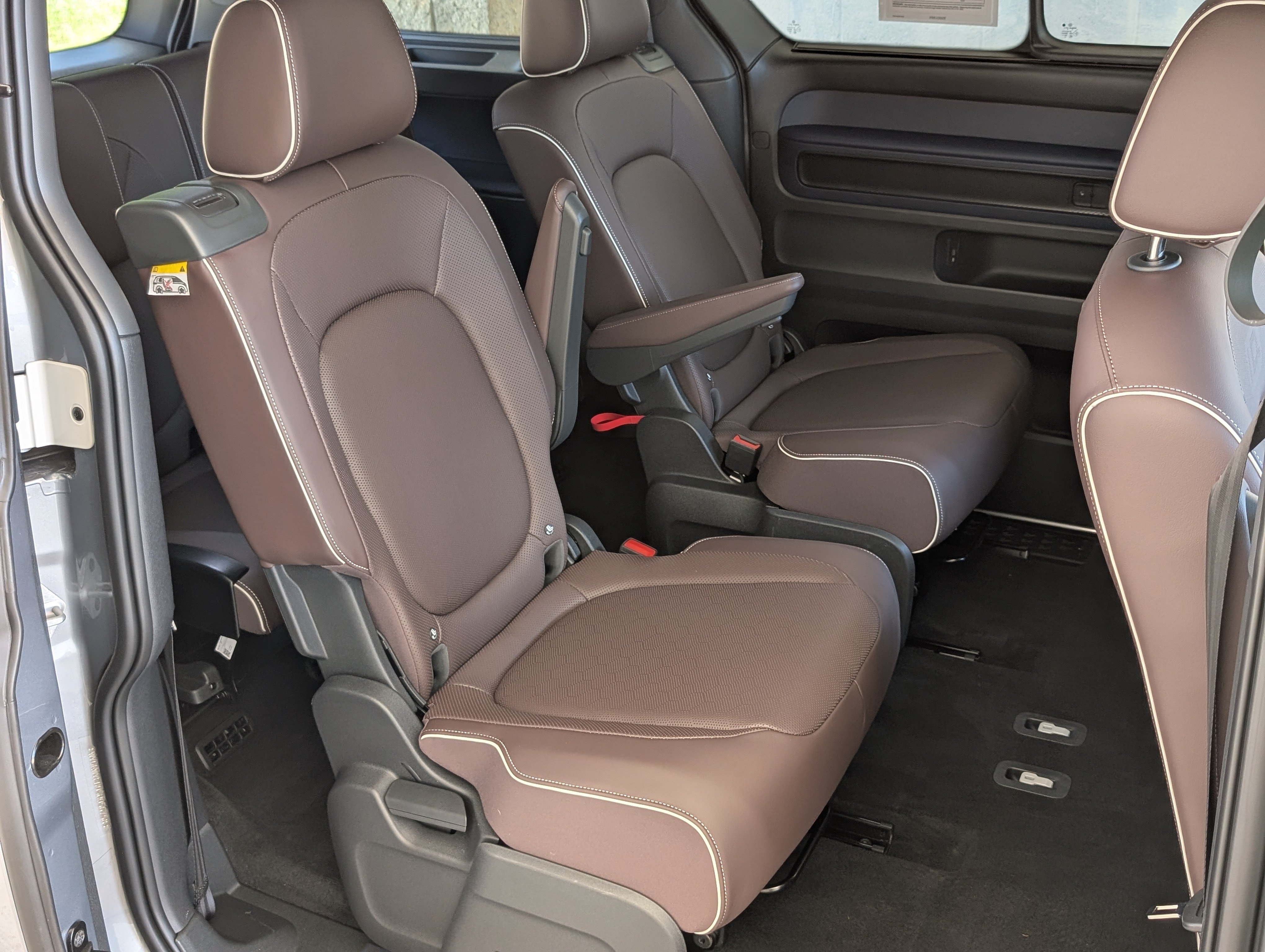 Used 2025 Volkswagen ID. Buzz Pro S Plus RWD image 23