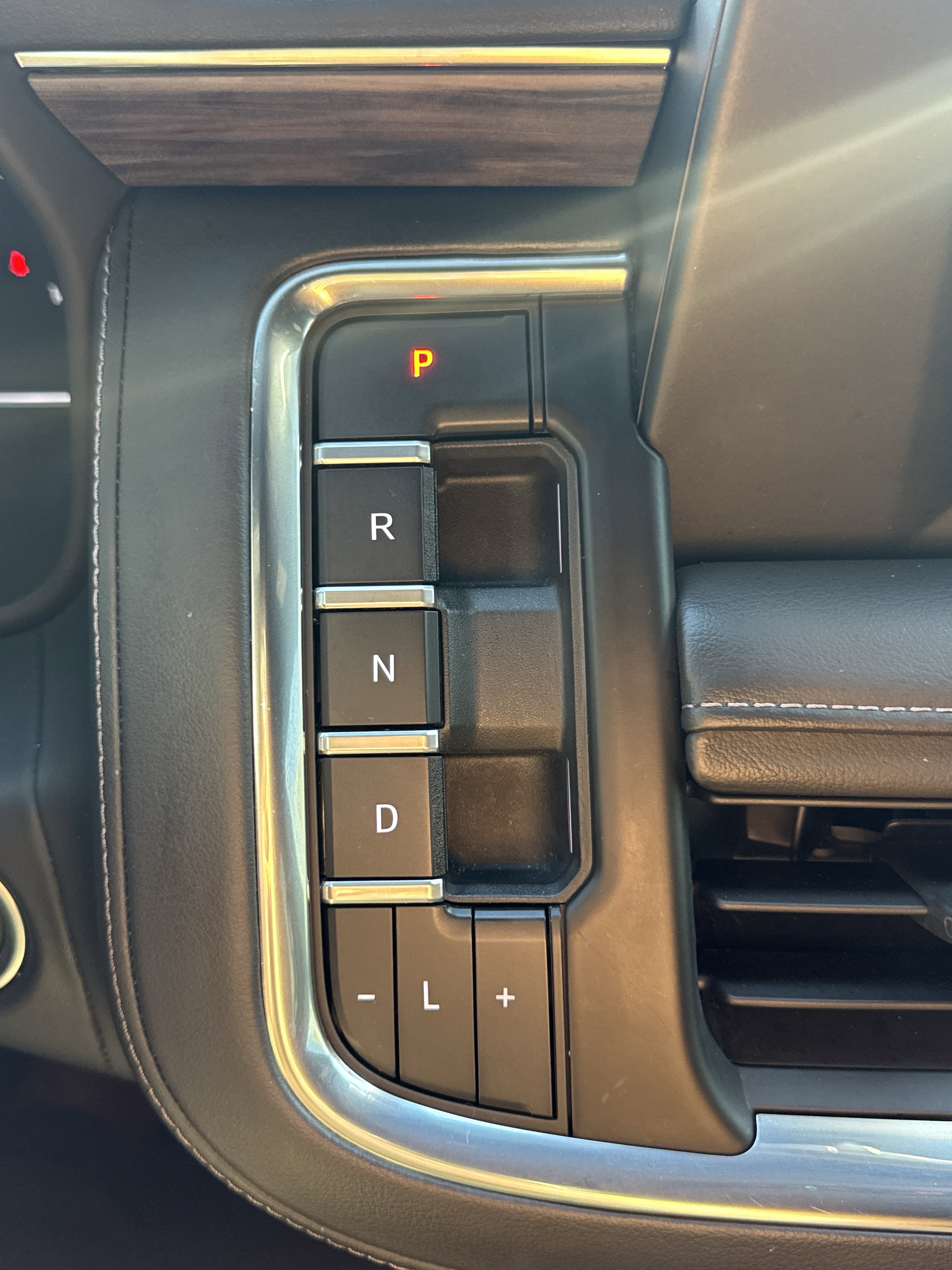 Used 2023 Chevrolet Suburban LS image 27