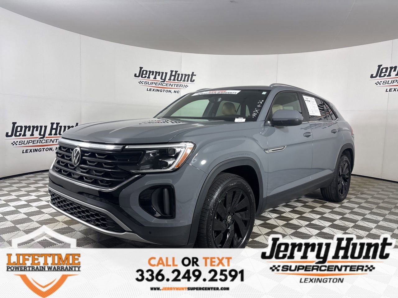 Used 2025 Volkswagen Atlas Cross Sport SE w/ Panoramic Sunroof Package image 1