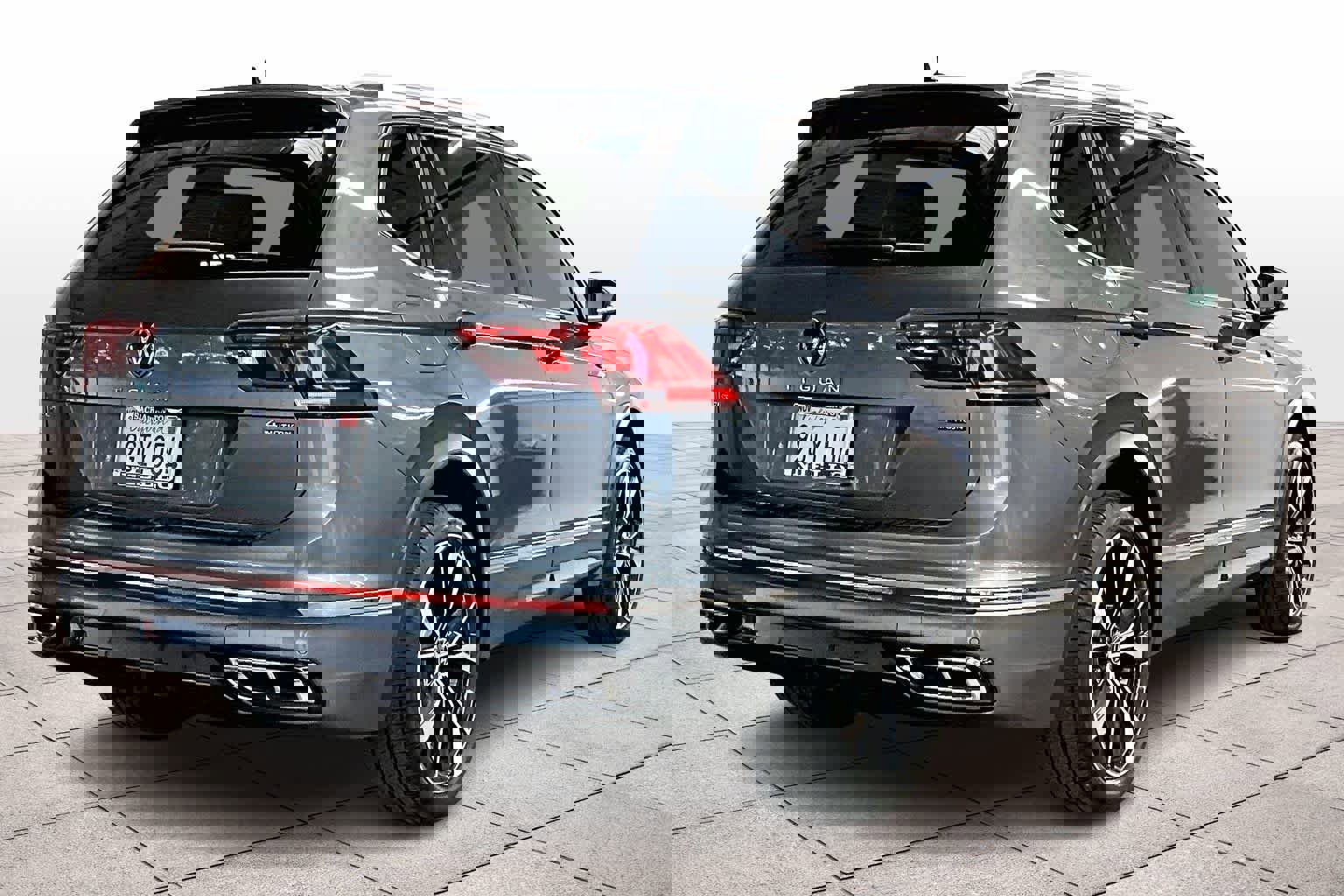 Used 2024 Volkswagen Tiguan SEL R-Line image 16