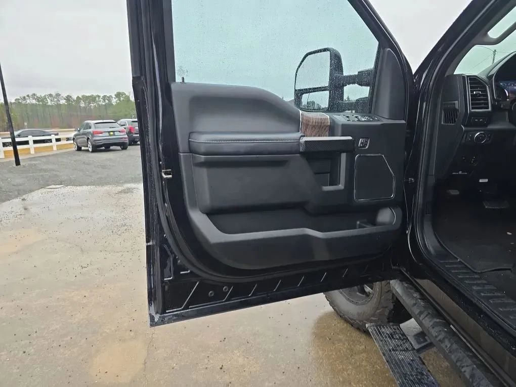 Used 2019 Ford F250 Lariat w/ Lariat Ultimate Package AWD/4WD image 42