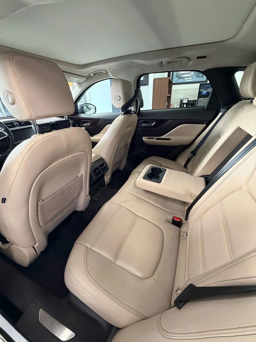 Used 2020 Jaguar F-PACE Prestige image 9