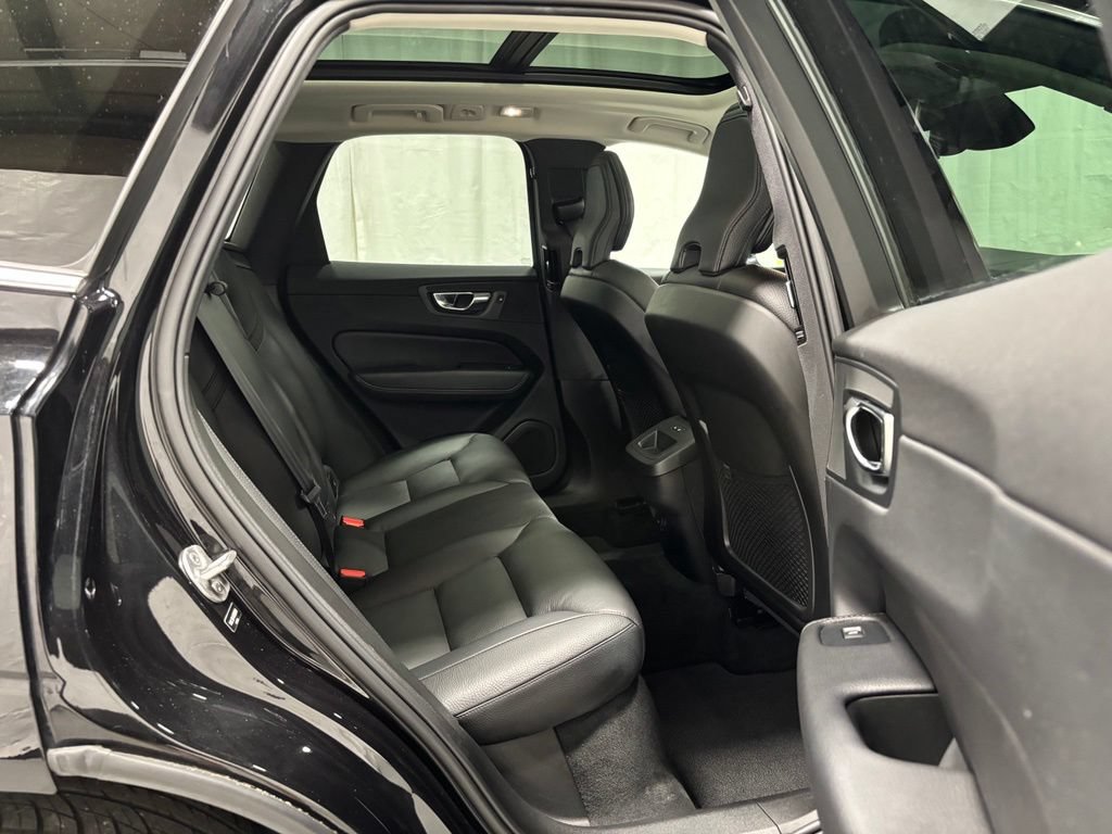 Used 2022 Volvo XC60 B5 Momentum w/ Climate Package AWD/4WD image 46