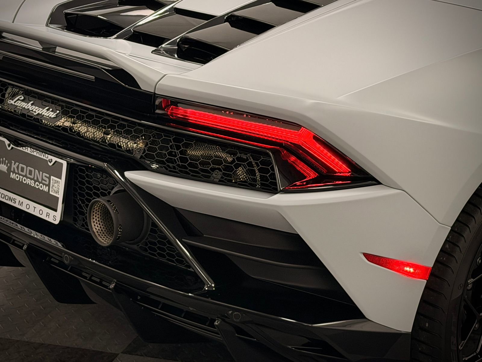 Used 2024 Lamborghini Huracan EVO image 48