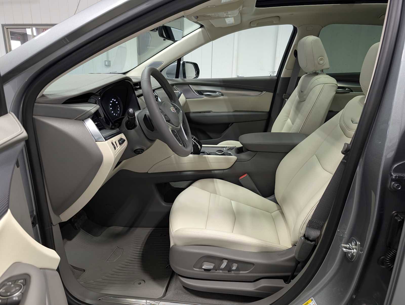 New 2026 Cadillac XT5 Premium Luxury w/ Driver Assist Package AWD/4WD image 4