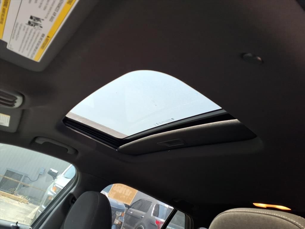 Used 2026 Chevrolet Trax RS w/ Sunroof Package FWD image 11