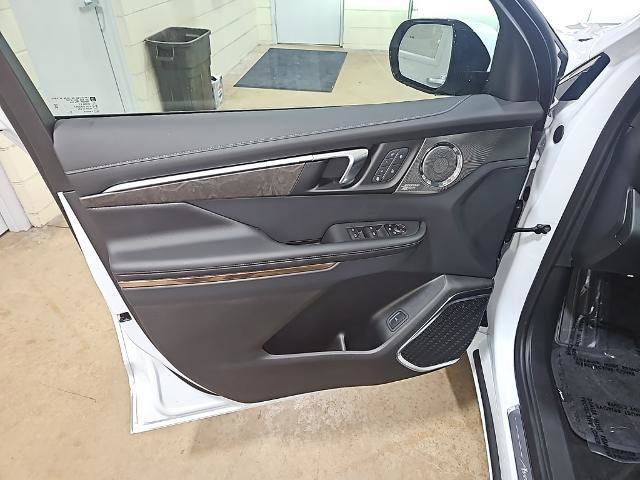 New 2026 Buick Enclave Avenir w/ Super Cruise Package image 9