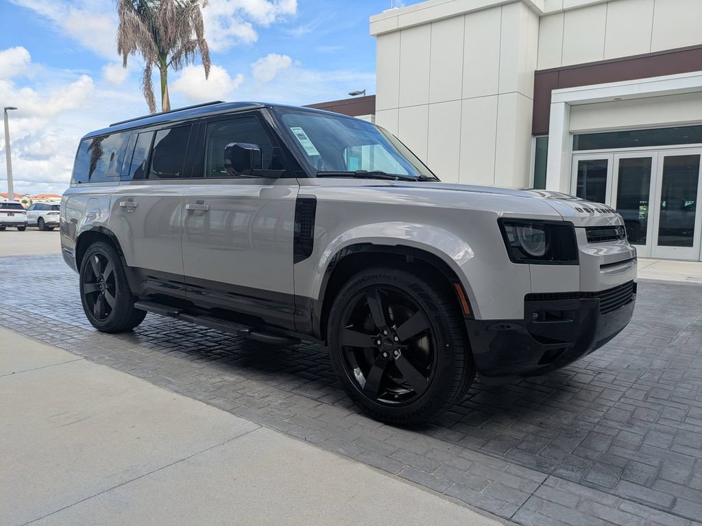New 2026 Land Rover Defender 130 X-Dynamic SE AWD/4WD image 3