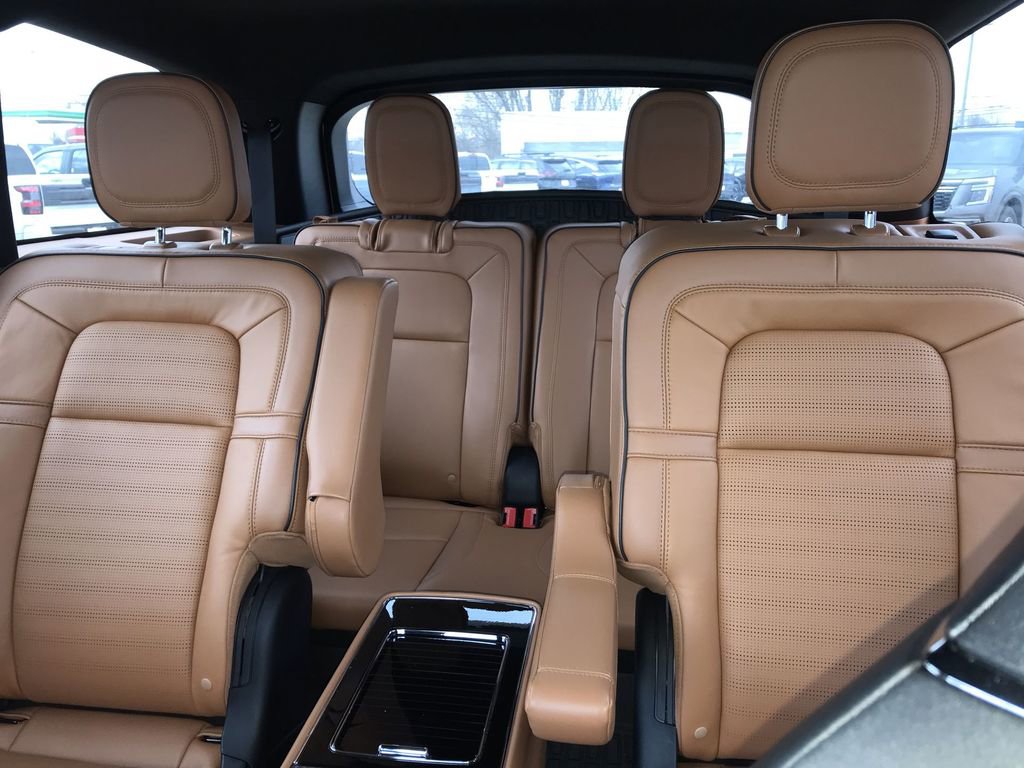 Used 2025 Lincoln Aviator Black Label AWD/4WD image 23