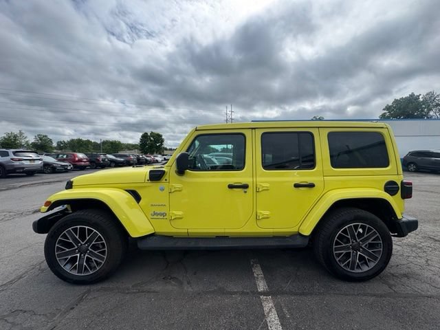 Used 2023 Jeep Wrangler Unlimited Sahara w/ Cold Weather Group AWD/4WD image 6