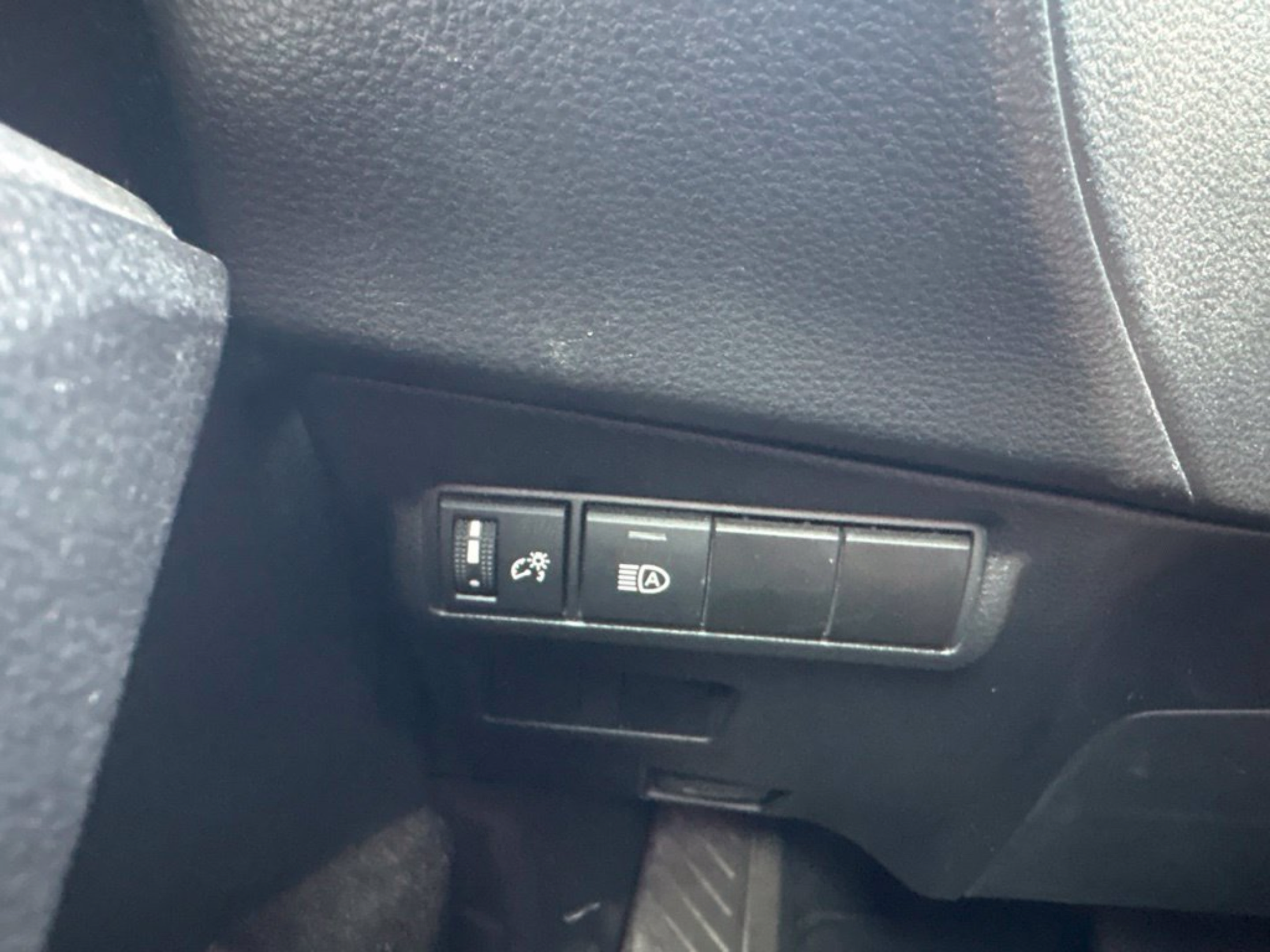 Used 2024 Toyota Corolla Cross LE FWD image 15