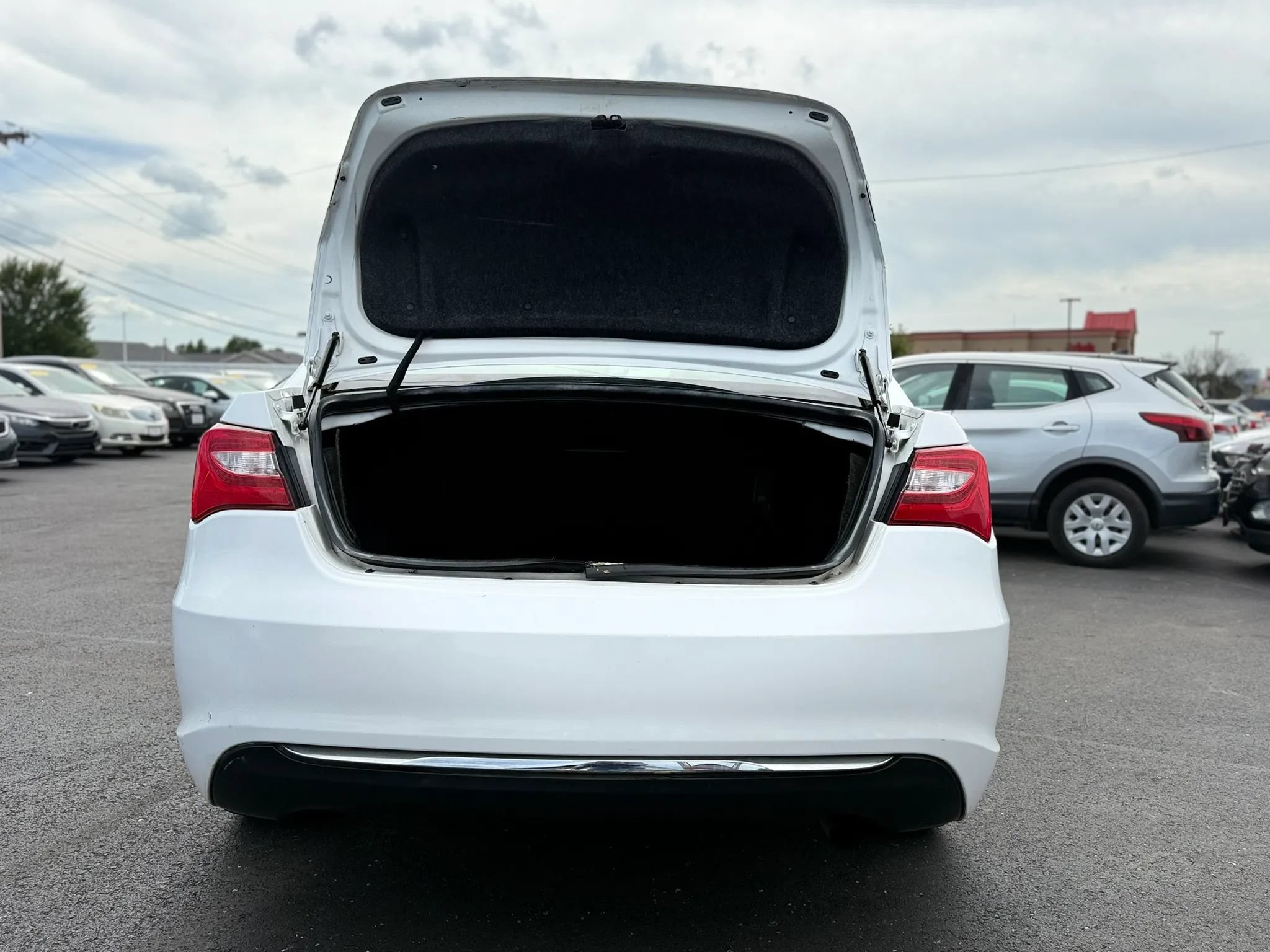 Used 2013 Chrysler 200 Touring FWD image 5