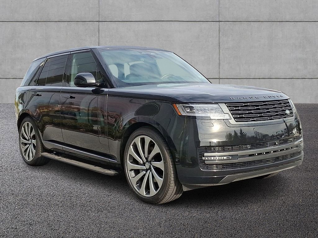 New 2025 Land Rover Range Rover SE image 2