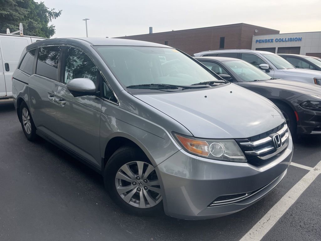 Used 2016 Honda Odyssey SE image 2