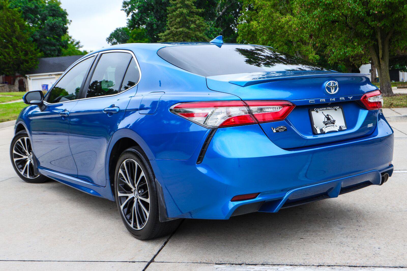 Used 2019 Toyota Camry SE FWD image 16