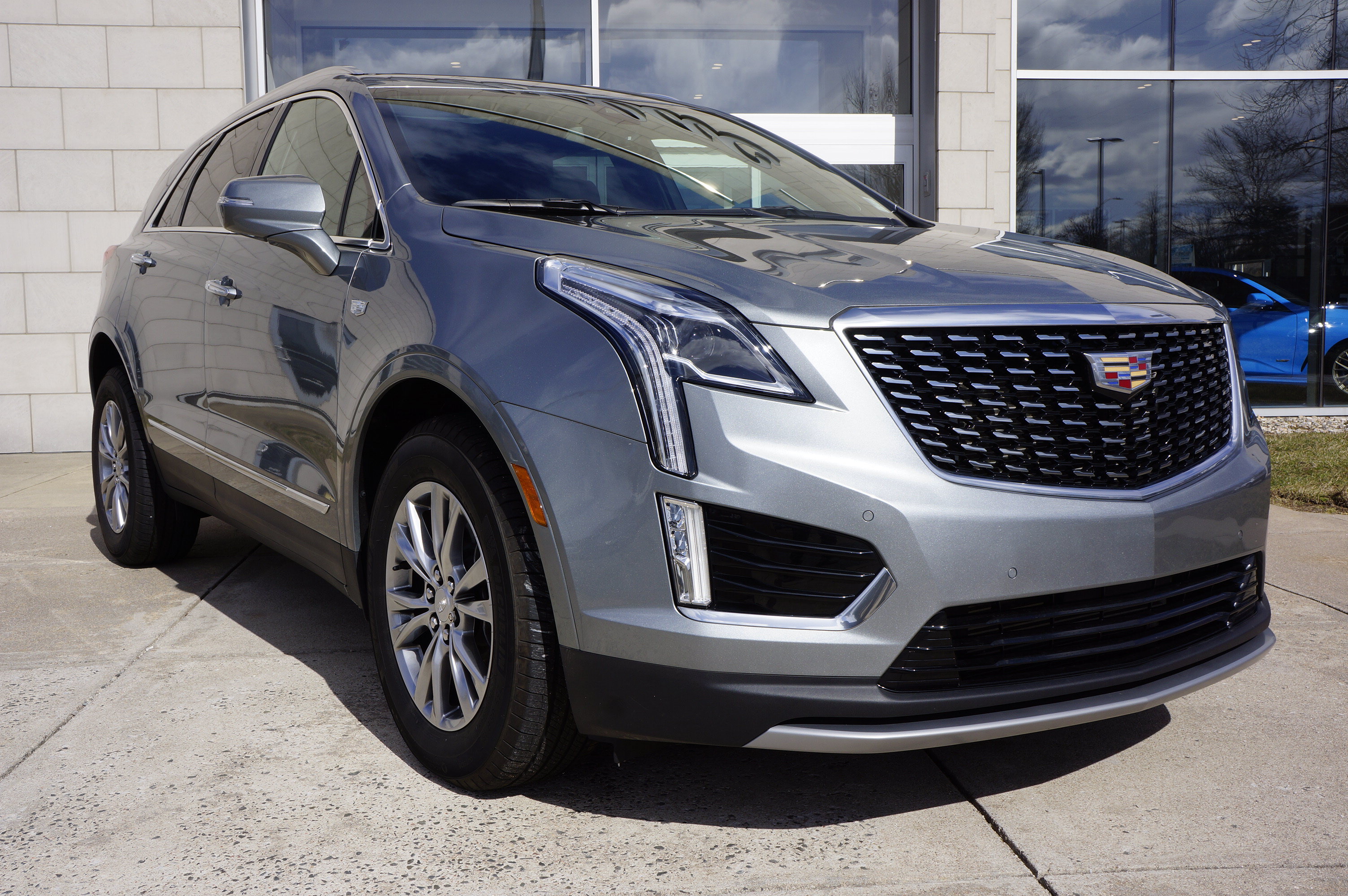 New 2025 Cadillac XT5 Luxury AWD/4WD image 2