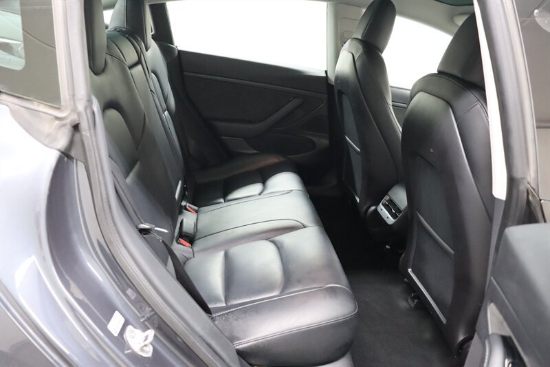 Used 2020 Tesla Model 3 Standard Range RWD image 23