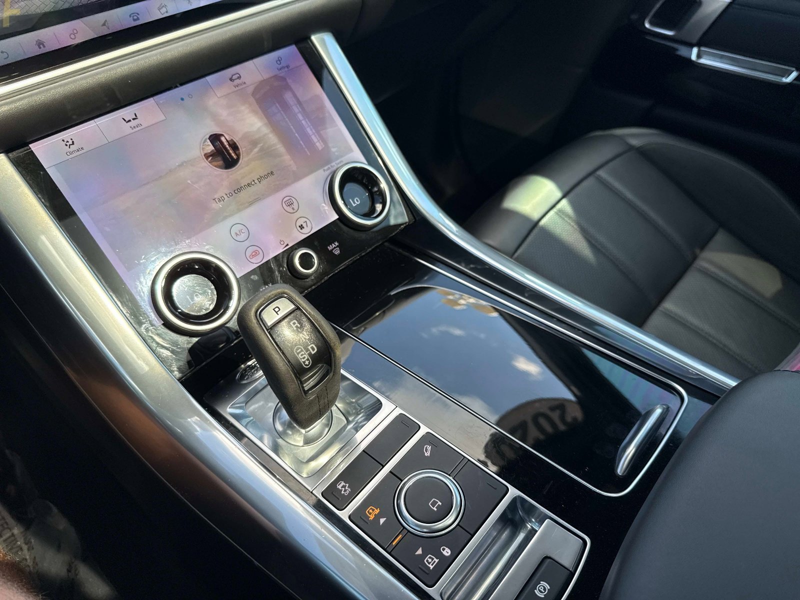 Used 2020 Land Rover Range Rover Sport HST image 28