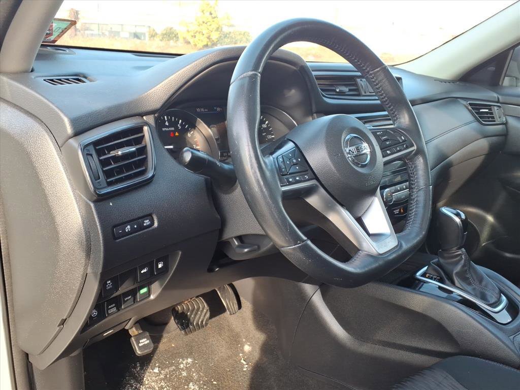 Used 2018 Nissan Rogue SV w/ Sun & Sound Touring Package AWD/4WD image 48