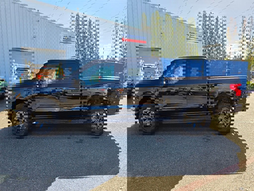 New 2025 Ford F150 Lightning Lariat image 8