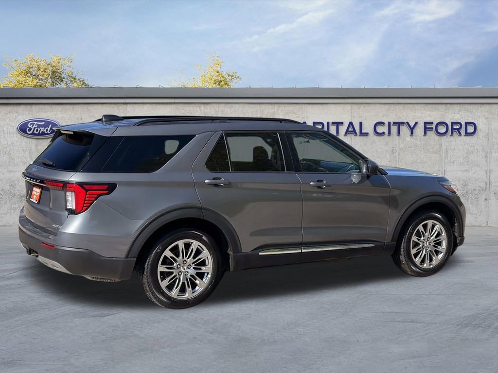 Used 2025 Ford Explorer Active w/ Active Comfort Package image 5