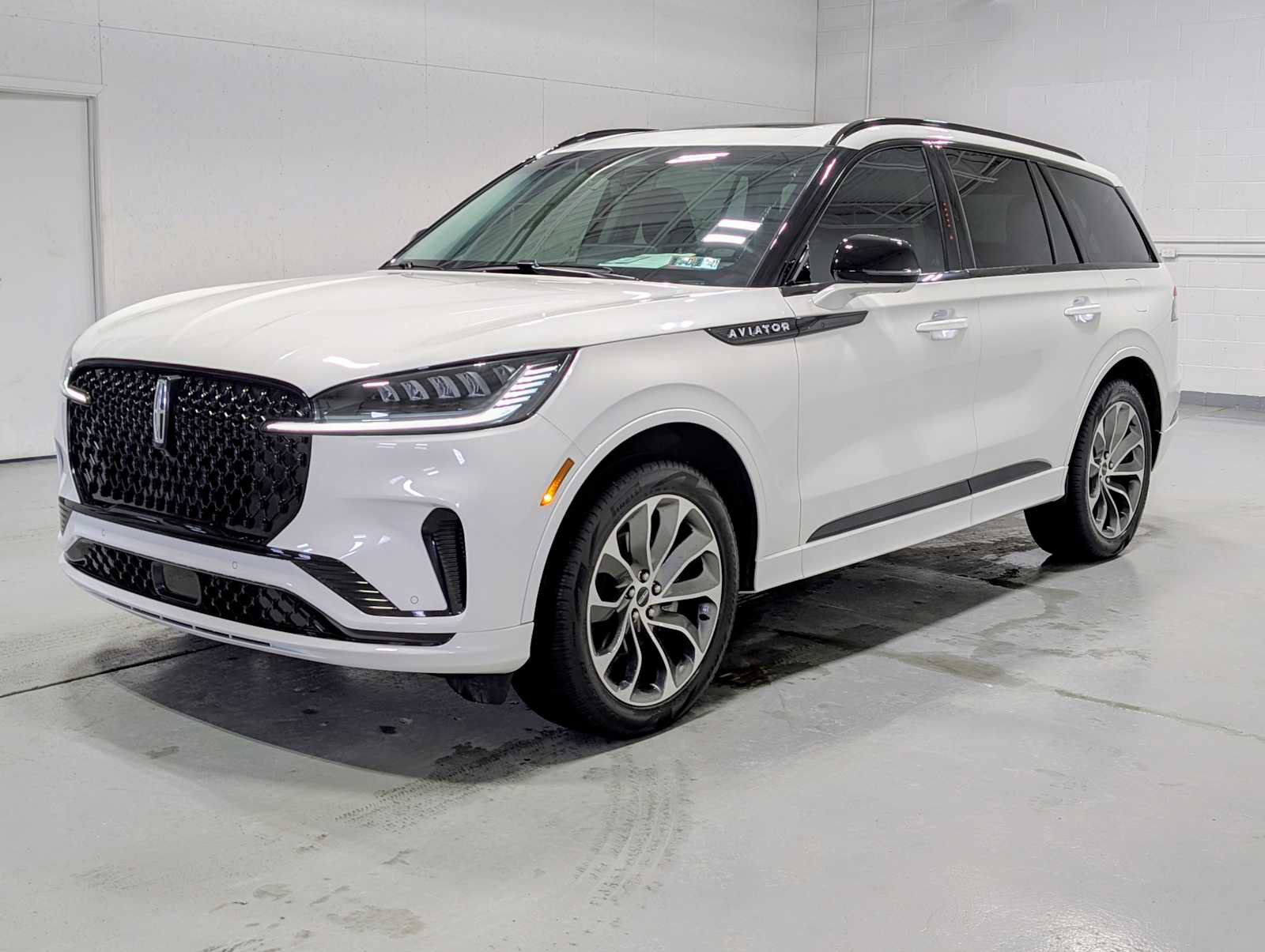 Certified 2025 Lincoln Aviator AWD w/ Jet Appearance Package