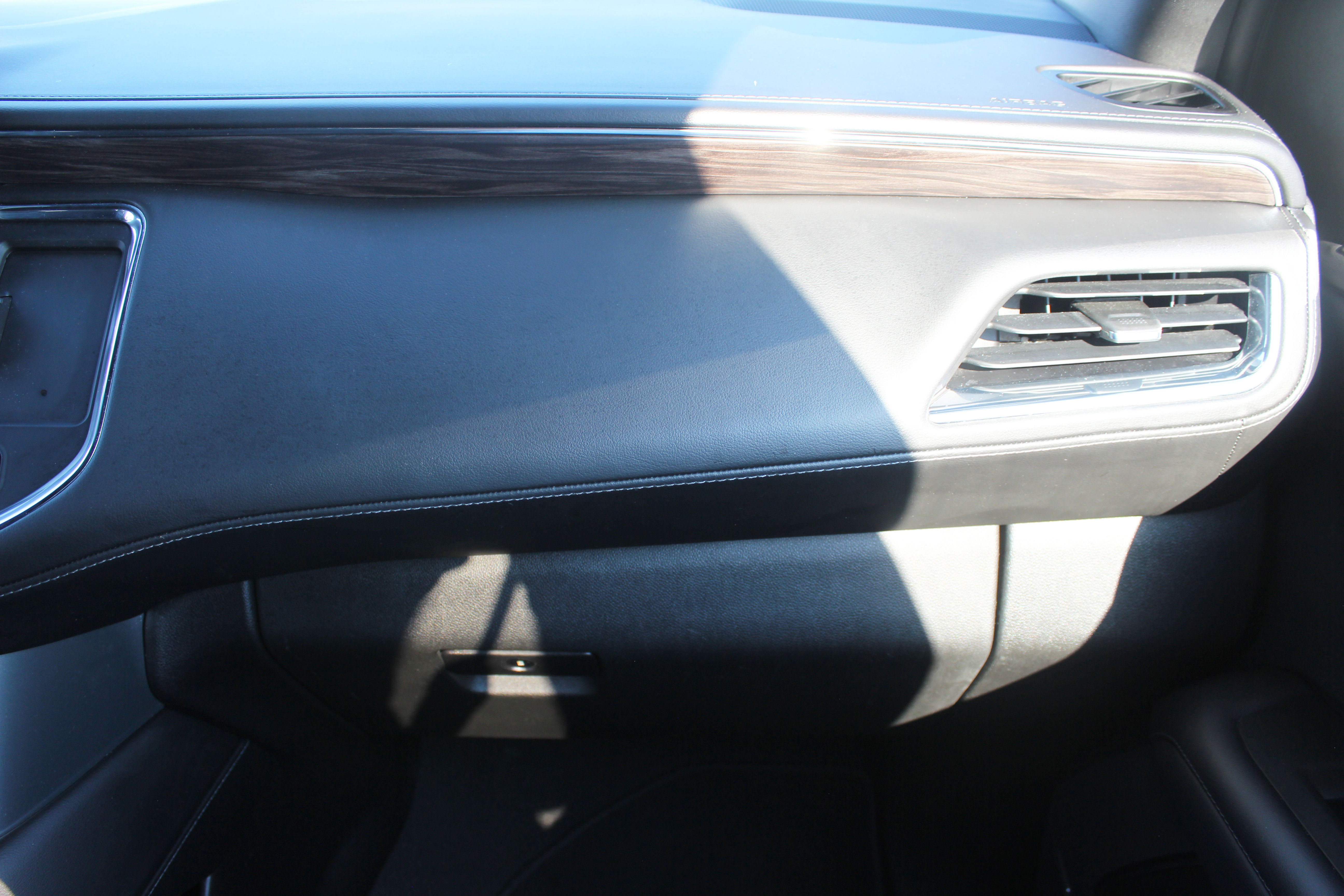 Used 2023 Chevrolet Suburban LT image 48