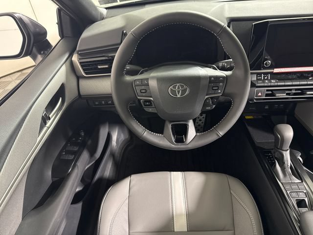 New 2026 Toyota Camry Hybrid FWD image 17