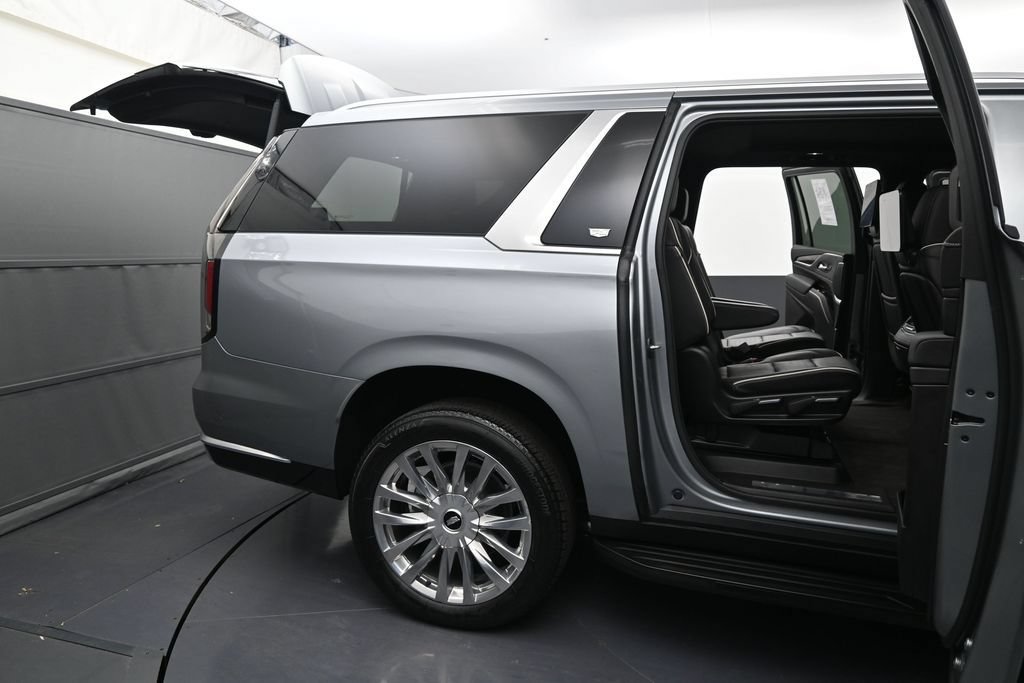 Used 2024 Cadillac Escalade ESV Premium Luxury AWD/4WD image 10